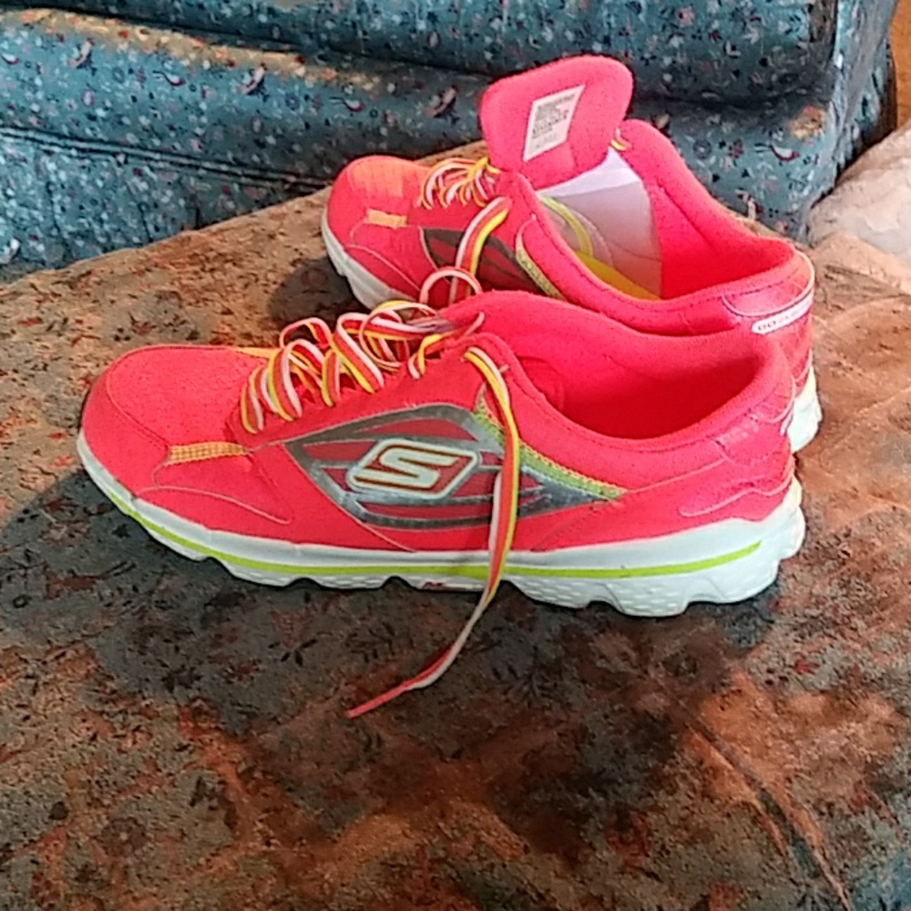 Woman's Scetcher Sneakers
